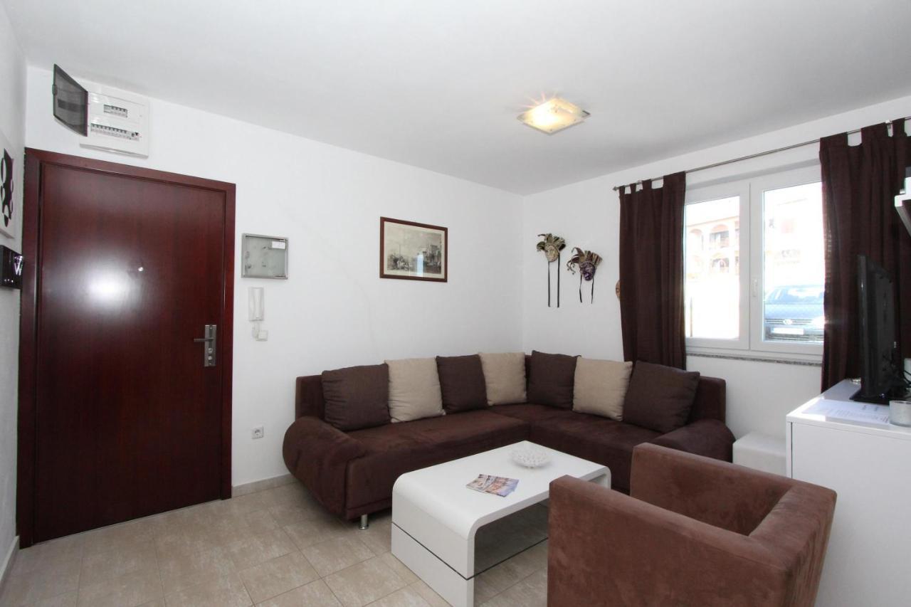 רוביני Apartment Adi מראה חיצוני תמונה